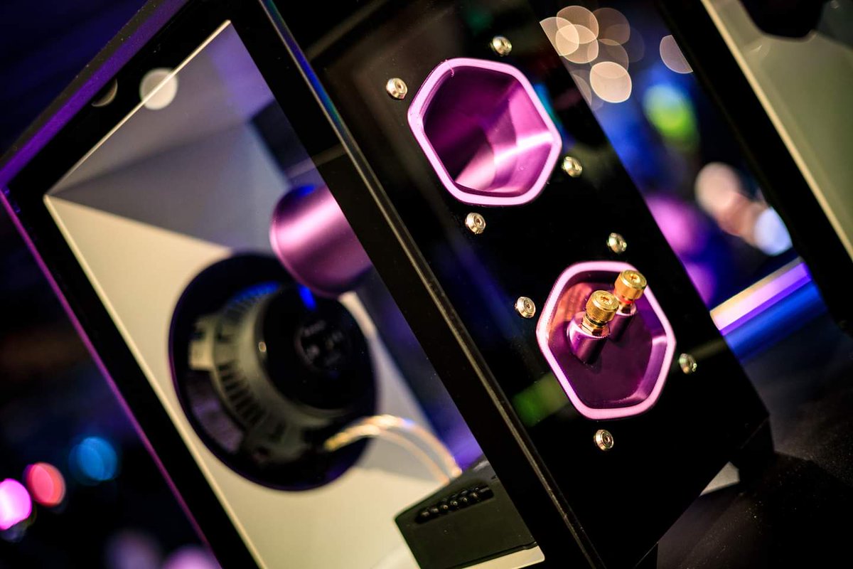 EnviousMods's tweet photo. A sick mod; (TimePlay) took 2 PC cases & modded them to make amazing bookshelf speakers!
#timeplay #coolermaster #customspeakers #enviousmods #pcmods #casemodding https://t.co/3pJSXDYzBh