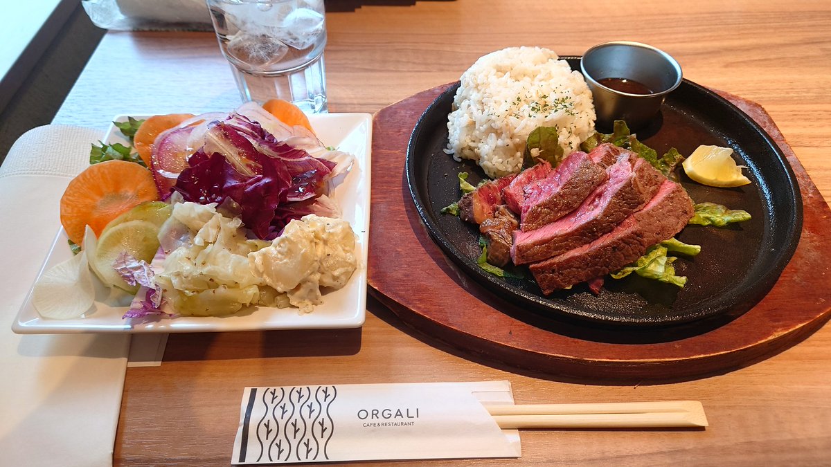 emitangotan's tweet photo. 姪っ子ちゃんと3人でランチ🍴
ステーキ美味しかったぁ〜🥰 https://t.co/vPrx3rWkNp
