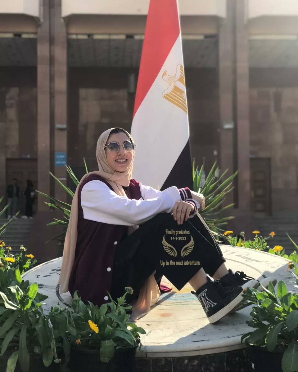RihamDiaa1's tweet photo. الحمدلله الذي أعانني وعلى طريق العلم صبرني ❤️
وبكدا انتهت رحلة 6 سنين ونص 😭🥳
#٥٥عالاسفلت
#55MU https://t.co/pvhTN2Q1b0