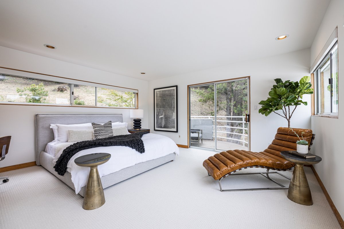 mollyslist's tweet photo. Modern, peaceful, architectural dream, soaring ceilings, walls of glass.... Indeed happy buyers in the Springhill neighborhood! Lafayette, CA. Just Sold.
#Lafayette #RealEstate #MODERN #architecture https://t.co/X6SlGVDGzU
