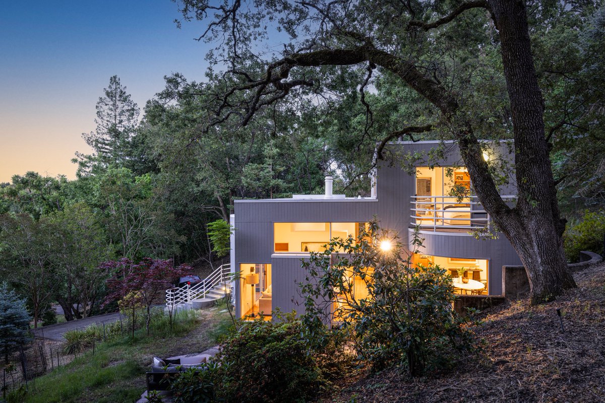 mollyslist's tweet photo. Modern, peaceful, architectural dream, soaring ceilings, walls of glass.... Indeed happy buyers in the Springhill neighborhood! Lafayette, CA. Just Sold.
#Lafayette #RealEstate #MODERN #architecture https://t.co/X6SlGVDGzU
