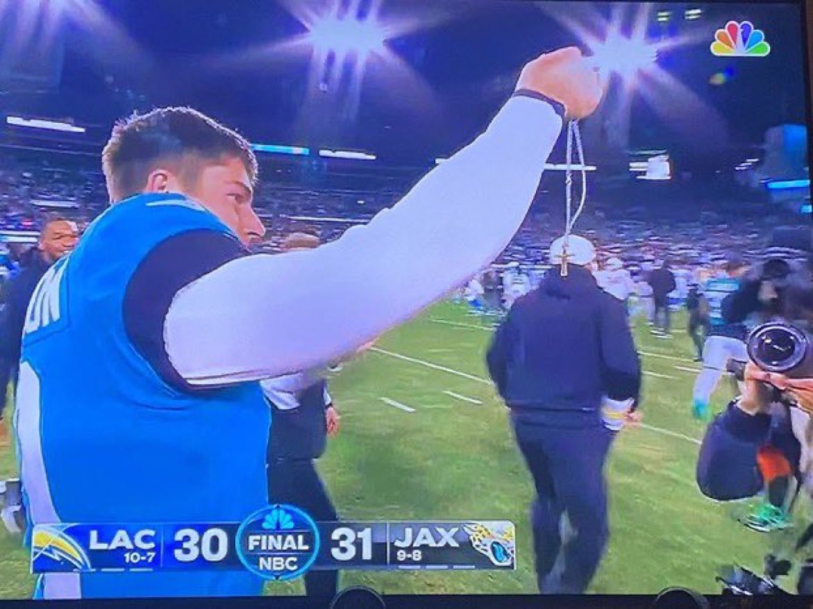 After kicking the game winner for the <a href="/Jaguars/">Jacksonville Jaguars</a>, Riley Patterson took off his cross necklace and held it up for the camera. 🫶🏻 #DUUUVAL