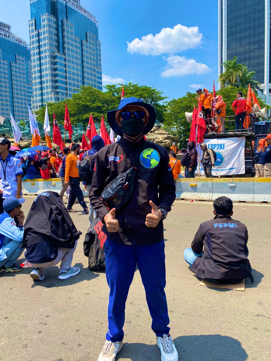VioBastian2's tweet photo. sisa kemaren !!!  🤣 
buat kenangan !!  #hidupburuh 
#kulipabrik #cikarang https://t.co/cxad6yFun8