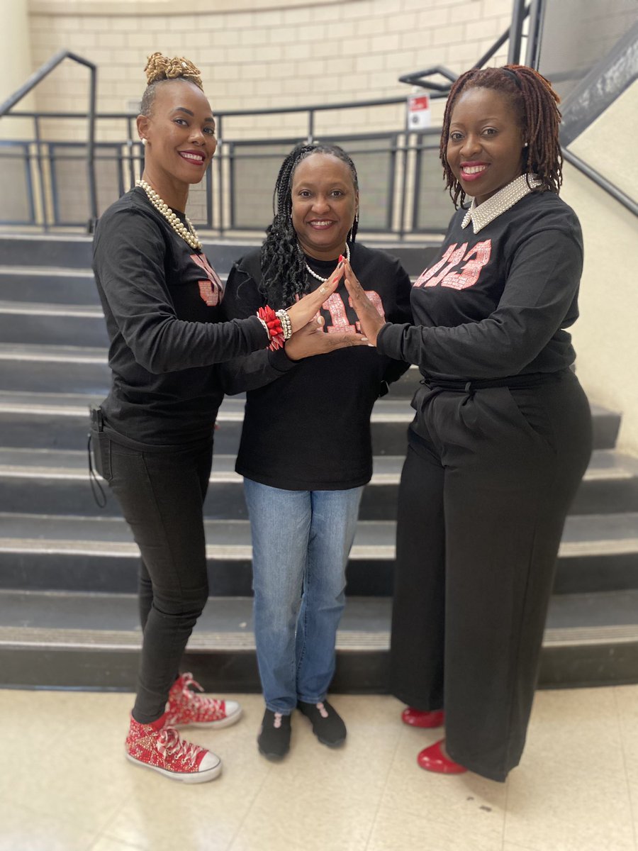 amchalmers5's tweet photo. Line Sister Love in LISD (Minus @ShondaThompso13)
#78PADBND #SWDCAmade #dst110 #DSTeducators https://t.co/5hqh6z9arv
