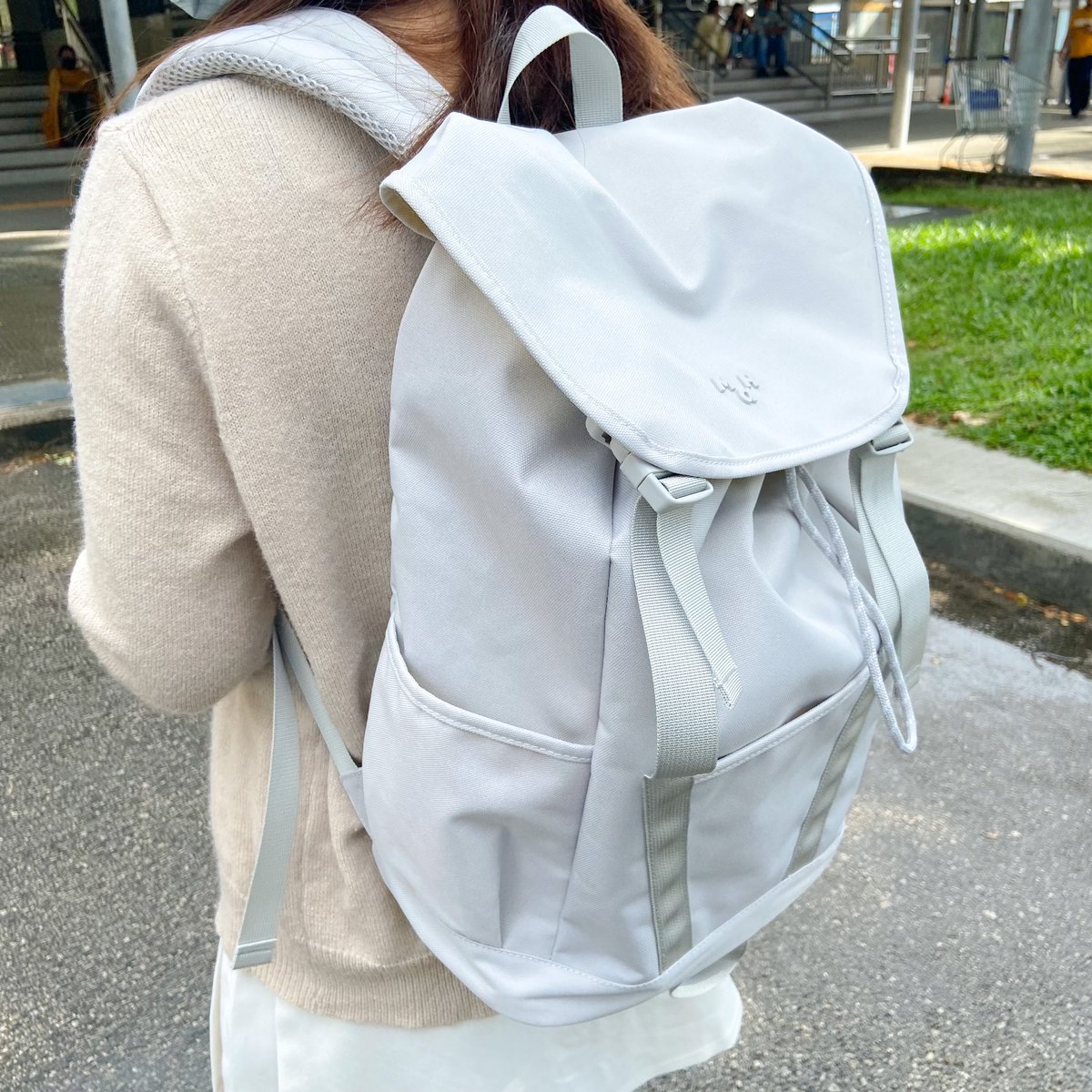 itfeelword's tweet image. ใครกำลังหากระเป๋าเป้ดีๆ ทนๆซักใบแนะนำกระเป๋าของ Mah เลย ใช้มาเป็นปีสภาพยังดีเหมือนเพิ่งซื้อมาใหม่ แถมความมินิมอลนี้คือแมชง่ายเข้ากับ everyday look อะ ใส่ของได้เยอะด้วย🎒🤍