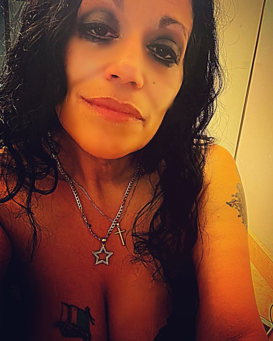 Sending out some sexy love 💋 https://t.co/UqRkHuTf7E<a href="/tag/newprofilepic"class="tags"><span>#newprofilepic</span></a>