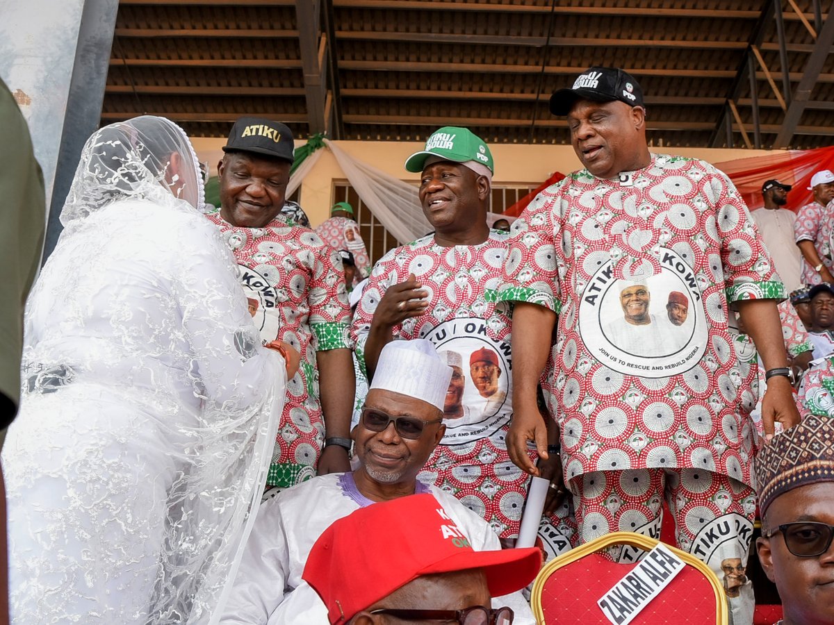 Bayodeoluwasey's tweet photo. Natasha Akpoti uduaghan welcome Alh. Yahaya Karaku to @OfficialPDPNig at #PDPcampaign in Lokoja Kogi state, @PDP_NEWMEDIA @PDPKogi @PDPGovernment @PDPVanguard https://t.co/UfNouerZDK
