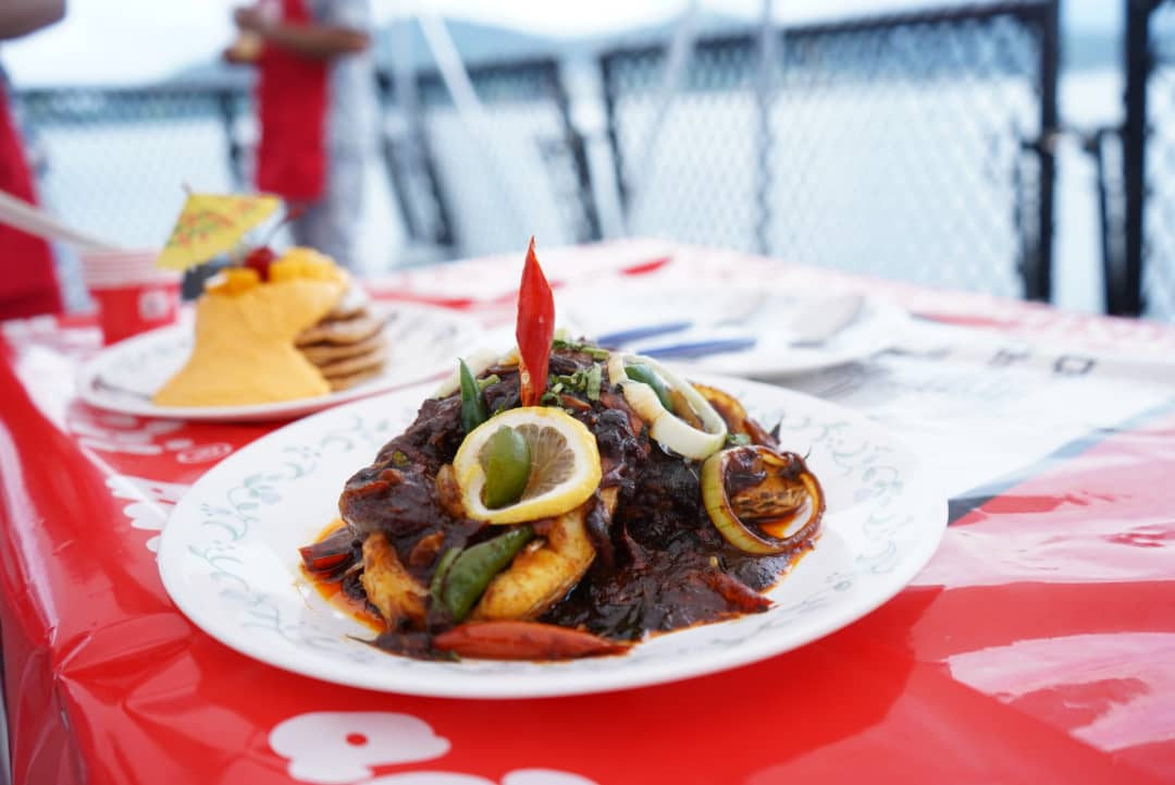 MPA_Timur's tweet photo. Delizioso!

Pertandingan Memasak Masterchef antara tarikan di #HTAT23 hari ini. Dgn kerjasama Adabi Malaysia, ia bertujuan cungkil bakat warga dalam seni kulinari. Pengerusi BAKAT (L) Armada Timur, Datin Suzanna turut hadir sbg juri jemputan hari ini. 

#NavyNews https://t.co/1LGDwsIVxi