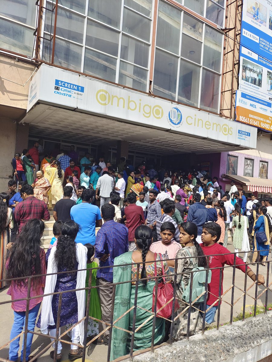 'TAMIL' Family Audience Are Flocking To Theatres Across The Globe To Watch And Celebrate #Varisu. Never Before Seen Crowd.

Location : @AmbigaCinemas, Madurai

#Vaarasudu #TheBossReturns #Thalapathy67 @ActorVijay