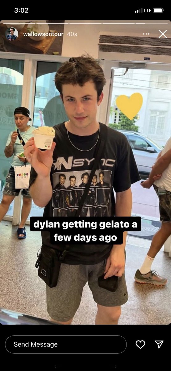 chipsysalsaa's tweet photo. Something was in the air that day🧎🏻‍♀️ #wallows https://t.co/UFWfvhGXhI
