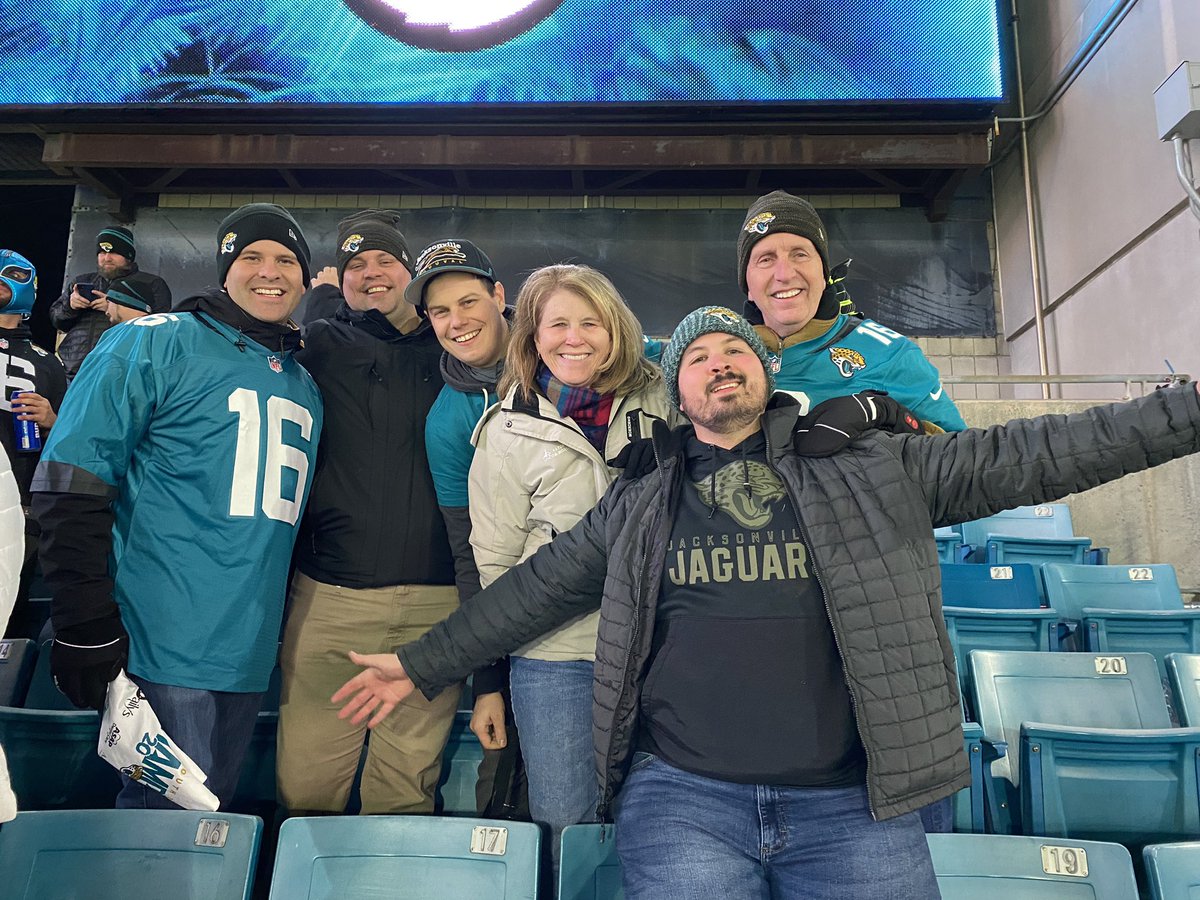 BCB_Milwaukee's tweet photo. Duuuuuuuvvvaallllllll!!! #IWATJ #DUUUVAL https://t.co/QWyLb0xapF
