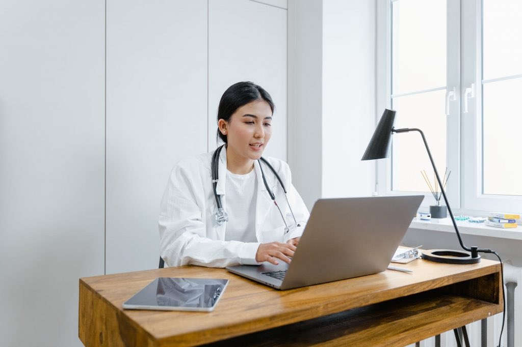 MedcoDrg's tweet photo. German university clinics will need a new hospital information system soon. 
https://t.co/Fu06pEbDbU

#healthcarereform #medical #IT #management #goals #technology #strategy #hospital #university #twitter #socialmedia #HumanResources https://t.co/VOTplmEWaI