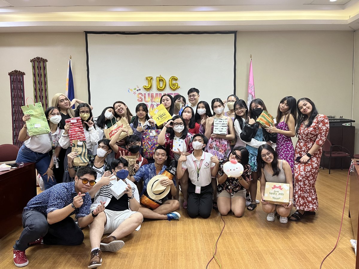 JDG_MNL's tweet photo. Truly the 𝓼𝓾𝓶𝓶𝓮𝓻 𝓯𝓮𝓮𝓵𝓼 were felt among our Thespians last Friday! 

Check out this series of pictures about how our beloved Thespians truly enjoyed our 𝘀𝘂𝗺𝗺𝗲𝗿 𝘁𝗵𝗲𝗺𝗲𝗱 𝗽𝗮𝗿𝘁𝘆, wherein a dance, games, exchanging gifts, and a fashion runaway happened! 👓 https://t.co/6u3VSYNLRQ