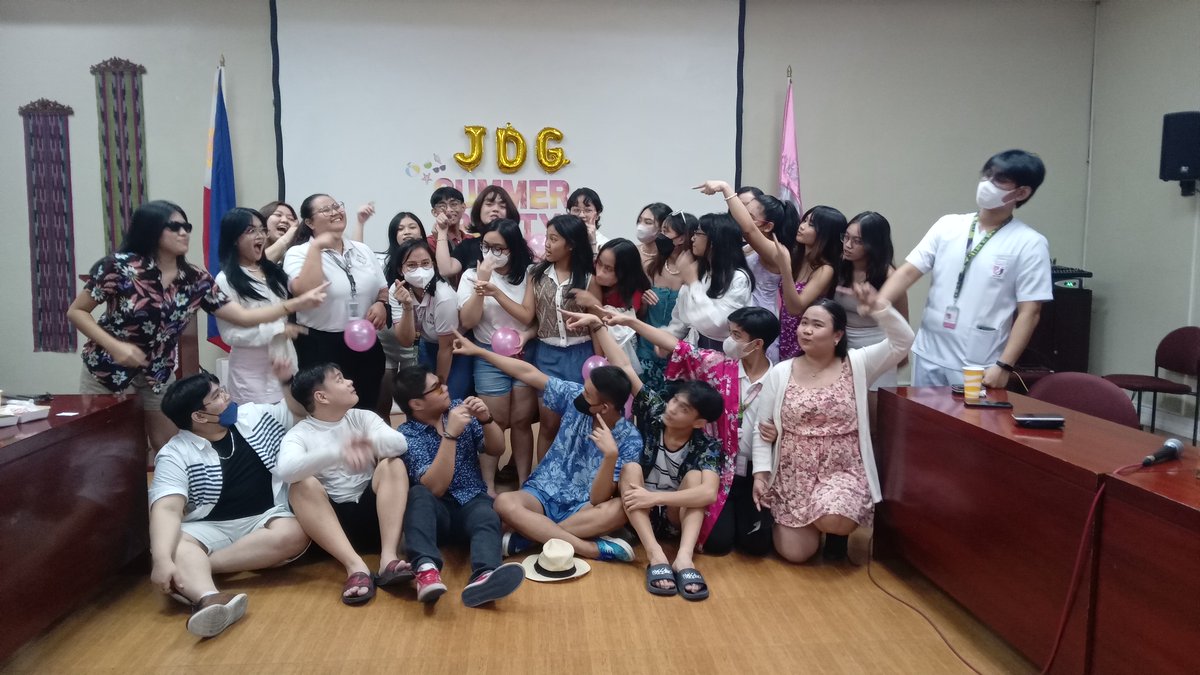 JDG_MNL's tweet photo. Truly the 𝓼𝓾𝓶𝓶𝓮𝓻 𝓯𝓮𝓮𝓵𝓼 were felt among our Thespians last Friday! 

Check out this series of pictures about how our beloved Thespians truly enjoyed our 𝘀𝘂𝗺𝗺𝗲𝗿 𝘁𝗵𝗲𝗺𝗲𝗱 𝗽𝗮𝗿𝘁𝘆, wherein a dance, games, exchanging gifts, and a fashion runaway happened! 👓 https://t.co/6u3VSYNLRQ
