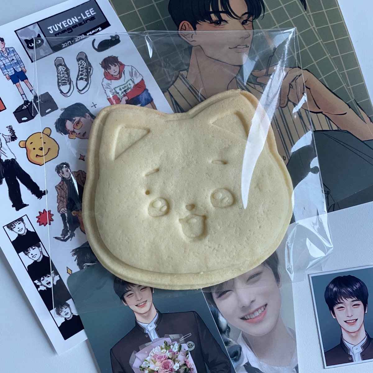 ju_yeonzzang's tweet photo. 글구 특전도 너무 예쁘고 쿠키도 주연이 주먹처럼 왕크니까 왕귀엽따💕💕

#愛_주연이에게
#나의_영원한_청춘에게 https://t.co/c76fVtClsj