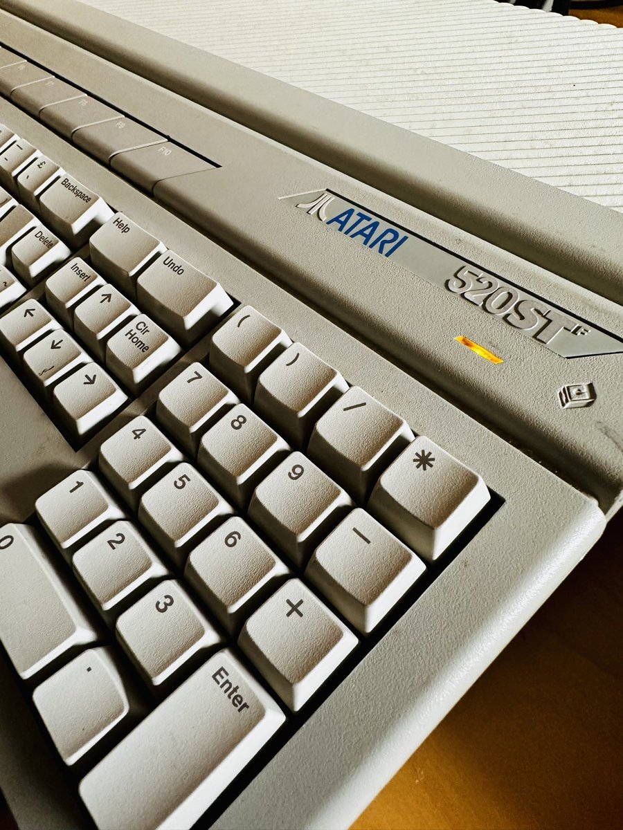 turk182es's tweet photo. Aujourd’hui je sors l’artillerie lourde. Il faut savoir se faire plaisir de temps en temps 😀
#Retroblog #Retro #RETROGAMING #Oldies #Atari #Atari520ST #Vintqge #Retro #RetroComputing #Jeuxvideo #Videogames https://t.co/ADUvkBM9VT