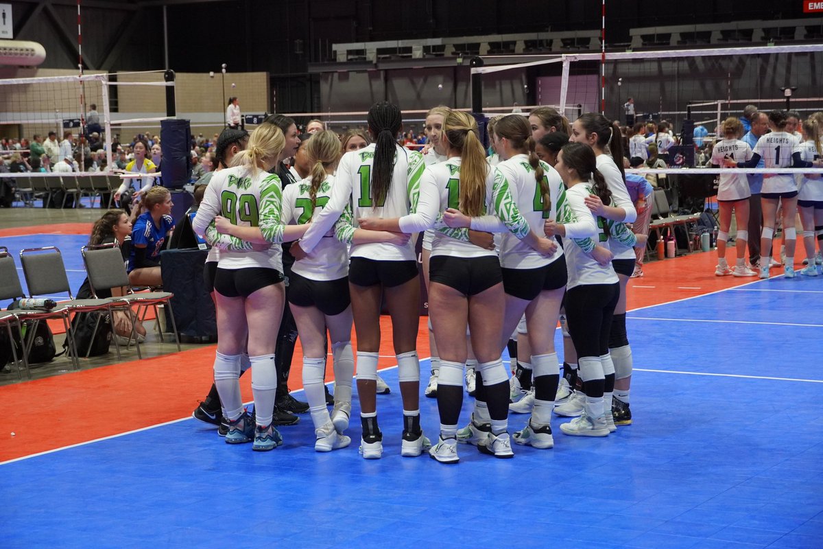 pohaku2023_16s's tweet photo. Day 1 complete of MLK - Kansas City Tournament! Finished 2-1 Will be back tomorrow at 2:30 on court 61. #readyforday2 #rocksolid @PohakuVBC https://t.co/7ovNyMufJh