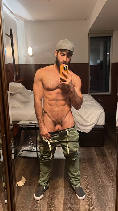 Wish I had someone&rsquo;s mouth to use https://t.co/fDRYRsP4f5