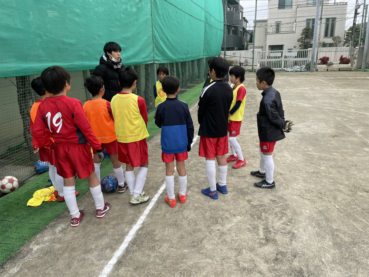 kenken2144's tweet photo. @RTwhc 本日1/15(日)富士見ヶ丘中
5年生　杉並リーグ
相手は杉並FCと高井戸の6年生。
このリーグ戦は5年位前からチーム事情で下の学年で行くことにしています。
なかなかフィジカル的に厳しい部分もありますが、課題は多いですが後半修正がかかる逞しさも出てきました。 https://t.co/61HapUtgVb