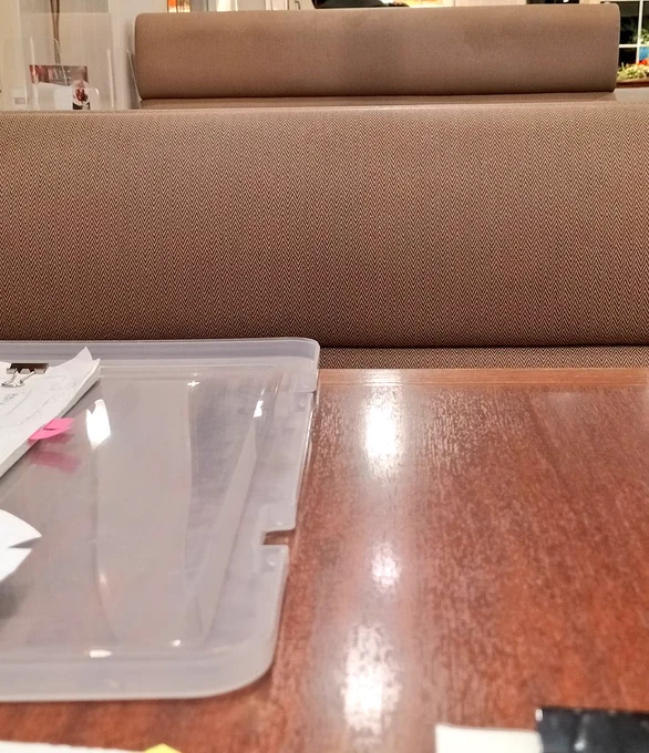 おはよーございまする先日ロイホでぼんやりしてたら眼の前のソファの柄がなんだか斜めに傾いてるよーな電波のよーな何かが浮き上がって来るんじゃないかとジーッと見てしまったさっさと帰って寝ました皆さん、疲れたら早めに休みましょう! 
