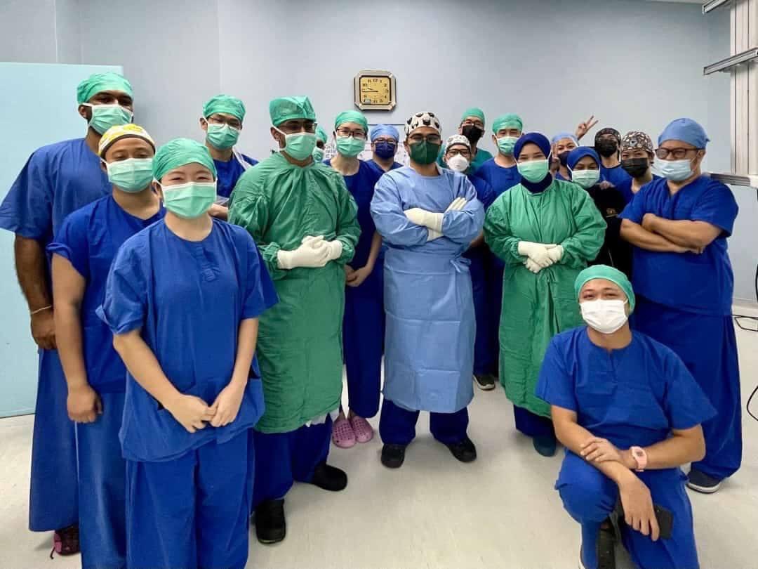 JapenSabah's tweet photo. KENYATAAN MEDIA 
15 JANUARI 2023

PEMBEDAHAN OTAK KE ATAS PESAKIT DALAM KEADAAN SEDAR
PERTAMA BERJAYA DILAKUKAN DI SABAH

Sumber : Jabatan Kesihatan Negeri Sabah

#JaPenSabah #KKcity #SabahInfo https://t.co/mL40B0GWs6