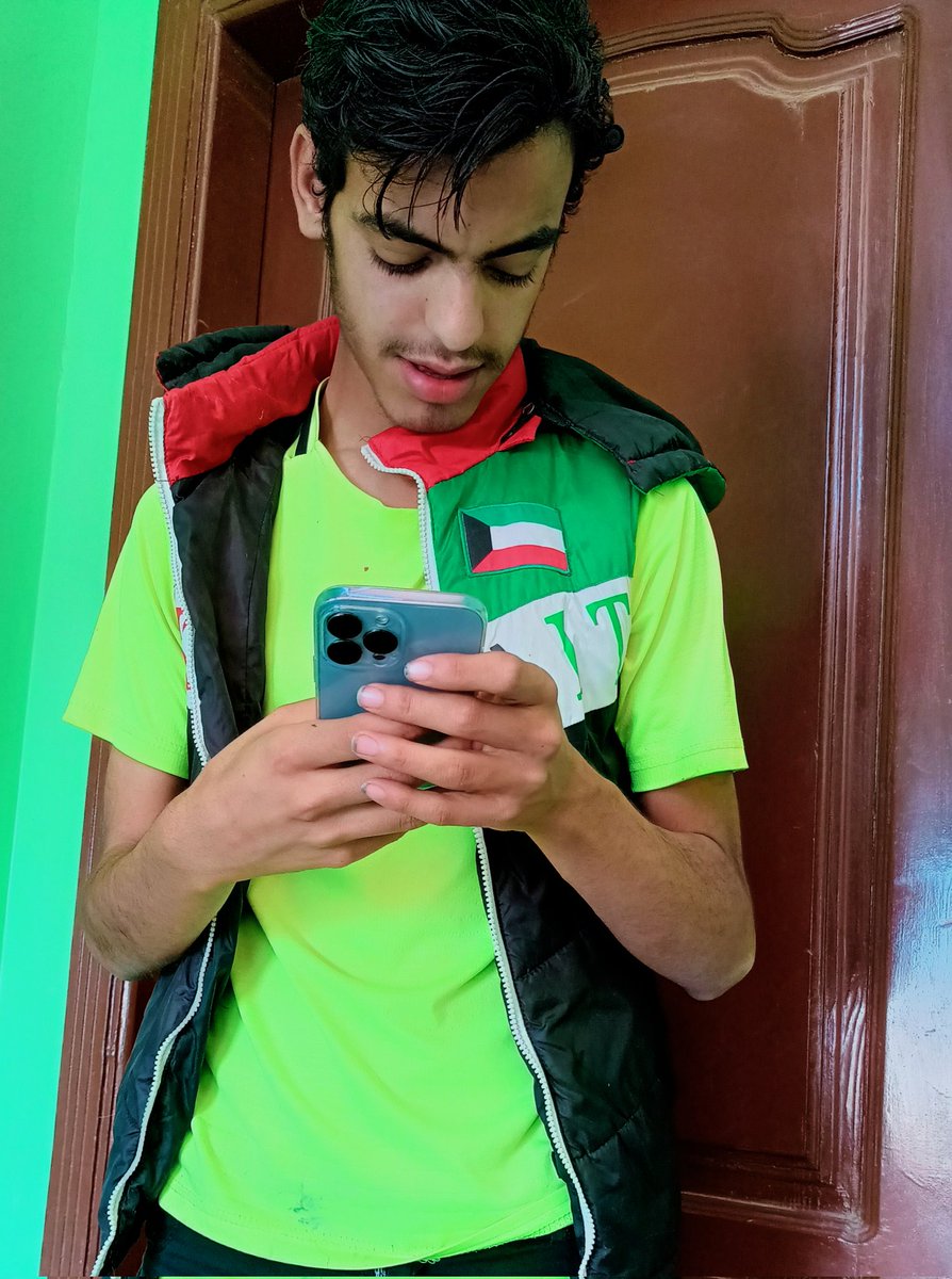 انا ميسي في الهجمات و رونالدو على بنزيمة...
فردي و مليش إخوات كلمة أخويا شتيمة 😔