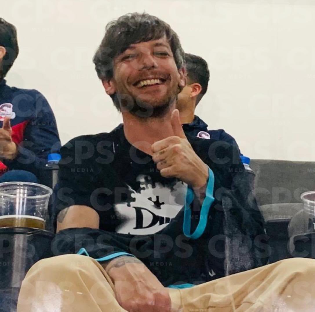 bluelouh's tweet photo. louis mto maria chuteira sim!! nao pode ver um jogador que já fica puro sorrisinho https://t.co/NUgg6S5CWz