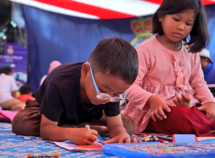 MPA_Timur's tweet photo. Karya Agung.

Pertandingan Mewarna yg berlangsung di @KELANTANATOR175 terima sambutan menggalakkan. Kanak2 cilik zahirkan kesenian masing-masing dalam mewarnakan hasil karya mereka. 

#NavyNews 
#HTAT23 https://t.co/h25cVoeQJT