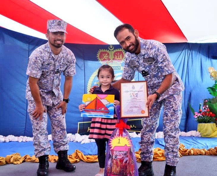 MPA_Timur's tweet photo. Karya Agung.

Pertandingan Mewarna yg berlangsung di @KELANTANATOR175 terima sambutan menggalakkan. Kanak2 cilik zahirkan kesenian masing-masing dalam mewarnakan hasil karya mereka. 

#NavyNews 
#HTAT23 https://t.co/h25cVoeQJT