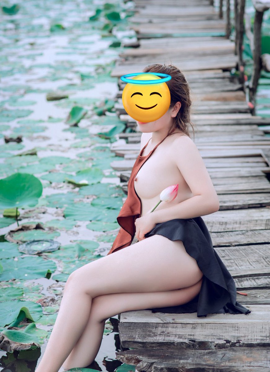 kim199678's tweet photo. Hoa sen không có chỉ có 3 em😜😜 https://t.co/WAi4rwbIDw