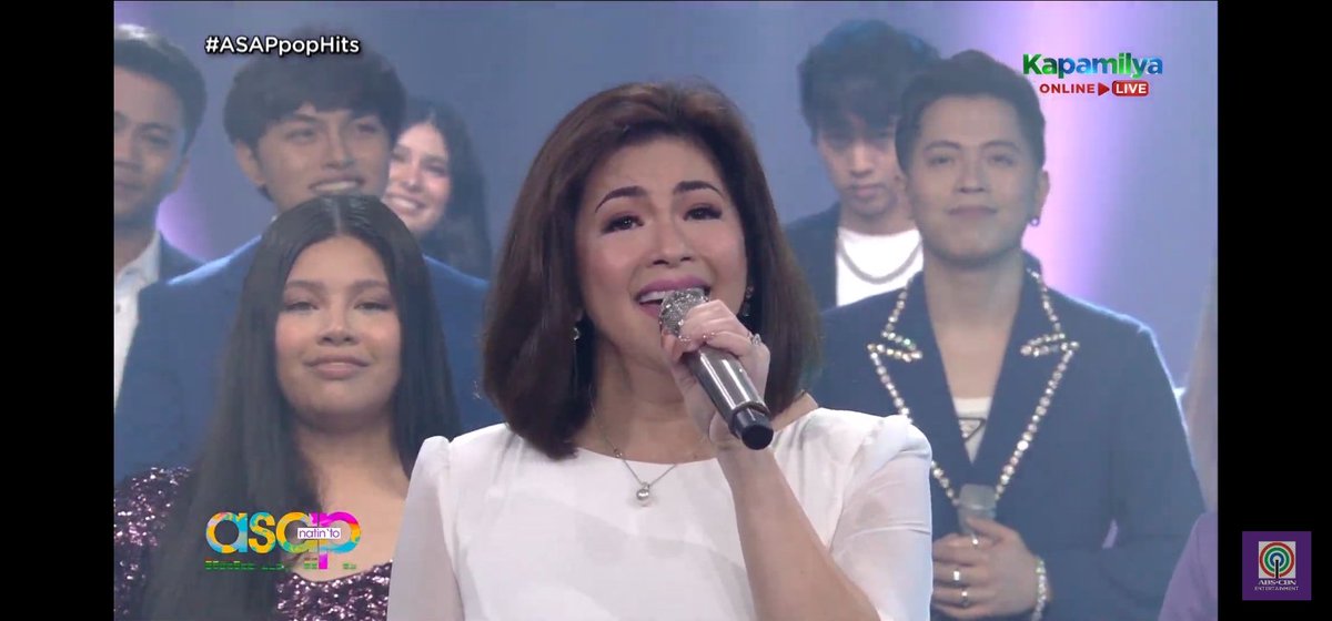 LiezielR's tweet photo. *Anji being proud to her mom* cutieee mo langga 

SPECTACULAR ANJI ONASAP

#AnjiSalvacion @anjisalvacion https://t.co/PZY4yVAayT
