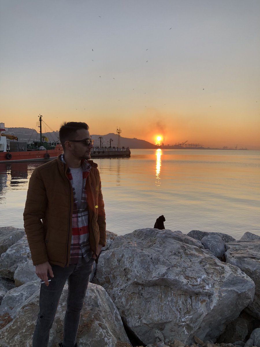 ffurkanguler1's tweet photo. Bazı şeyler yarım kaldı, ben yarım kaldım, hayat yarım kaldı, böyle olmasını istemezdik. https://t.co/qLjFq0YicZ