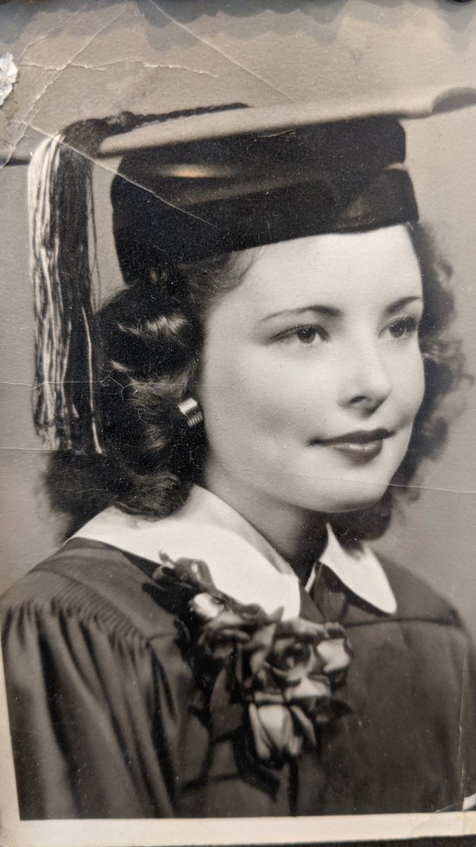 BrainSnacksPoet's tweet photo. Listen to the stories
They are your map
Step by step, 
They will guide you.

#haiku 
#poem
#poetry 
#yougotthis 
#love
#Growth
#beauty
#vintagestyle https://t.co/bJCtpm5eit