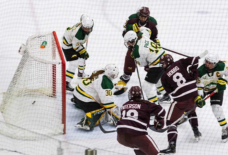 MacEwanGriffins's tweet photo. W🏒| RECAP
Brianna Sank posts a 19-save shutout, while Claire Hobbs, Jayme Doyle and Aryn Chambers score as @MacEwanHockey blanks @ReginaCougars 3-0 for their first weekend sweep of the 2022-23 @CanadaWest season.
#GriffNation
📷 Joel Kingston

STORY➡️https://t.co/DFHc3g6KtB https://t.co/Cv0k6hFVBb