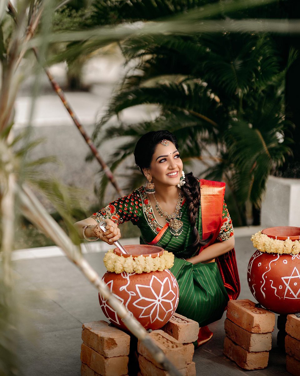 MusrathNaveeth's tweet photo. ❤️🙌🏻😍Happy #Pongal To All😍🙌🏻❤️
#HappyPongal
#HappyPongal2023
#Pavni𓃵
#Pavanians❤️
#KeepRockingPavni
#Pavni
#WeLovePavni
#BiggBossTamil5
@Pavani9Reddy
#BiggBossTamil
#biggboss https://t.co/fcR8Mi6sJK
