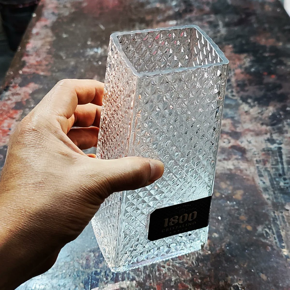 retro_trash_'s tweet photo. Tequila (700ml) #tallerdecortedebotellasdevidrio #reutilizando #vidrio #arqueologiadelfuturo #cristalino1800 #terrarios #tequila #emprendimiento #amor #mexico #tallerescdmx #terapiaocupacional #reusar #medioambiente #botella #planetatierra #despertarlaconciencia #herramientas https://t.co/W6UYmxNSIF