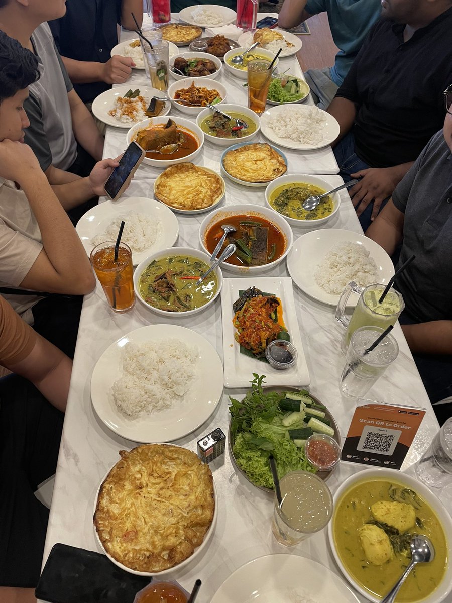 H_Bakkaniy's tweet photo. Makan? Makan.

Ke sini atas saranan berberapa orang kenalan dan pengikut di Twitterjaya.

Memang tak mengecewakan dan sejujurnya pada aku lebih sedap dari Lomak Salai semalam. https://t.co/FFWzA2jkYG