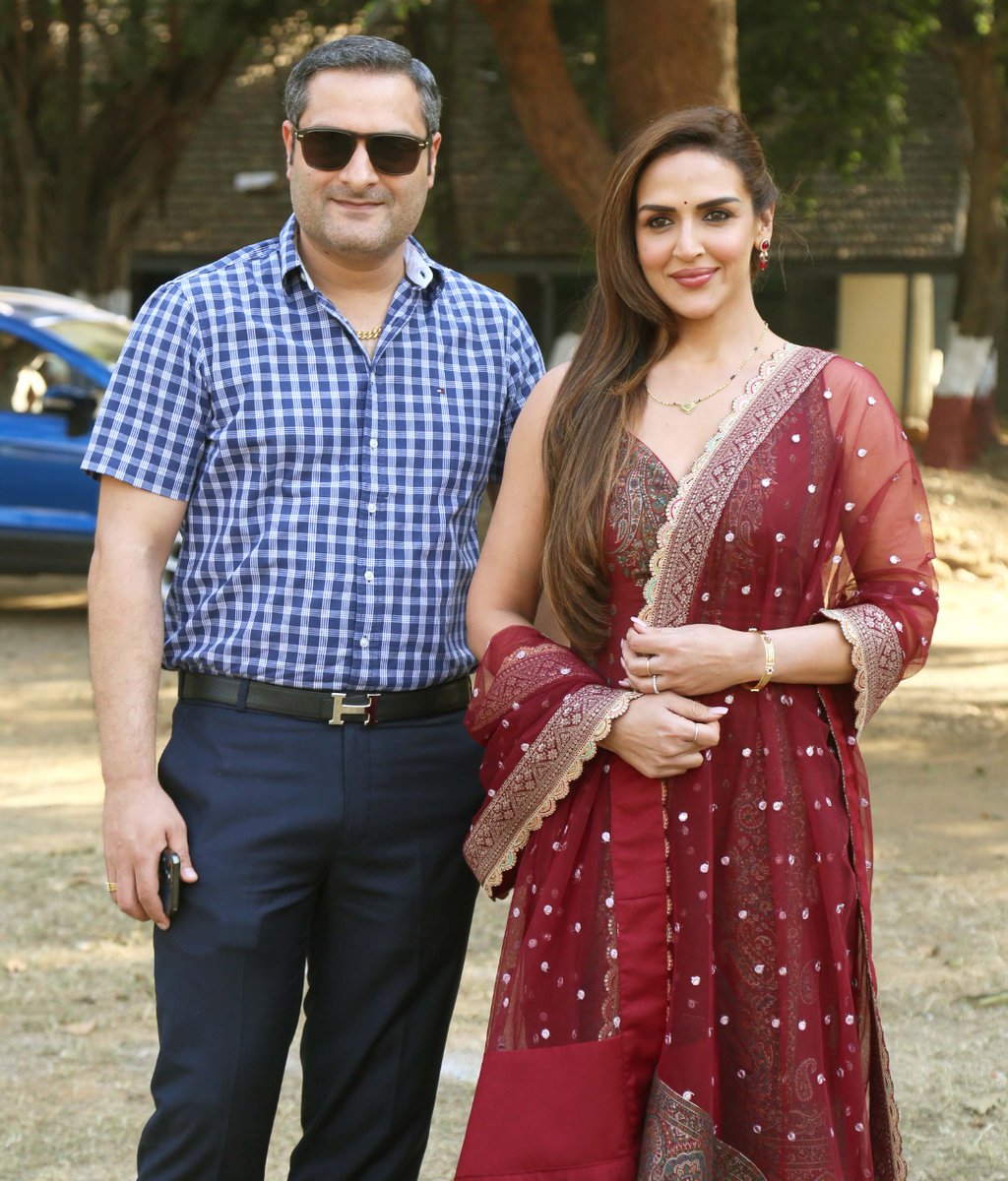 Esha Deol Takhtani to return on the big screen with UV Films Production No- 4 produced by Pradeep Rangwani and directed by Sachin Saraf. Shooting started .
#Amitsadh
#eshadeoltakhtani 
#Tigmanshudhulia
#Seemabiswas 
#Milindgunaji
#pradeeprangwani
#anilakki
#sachinsaraf
#uvfilms