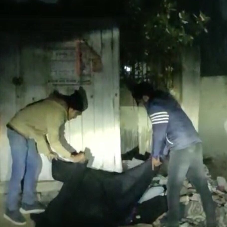 humanity_desk's tweet photo. Blanket Distribution among needy

#blanket #needy #roadside https://t.co/9jhcsiADPf