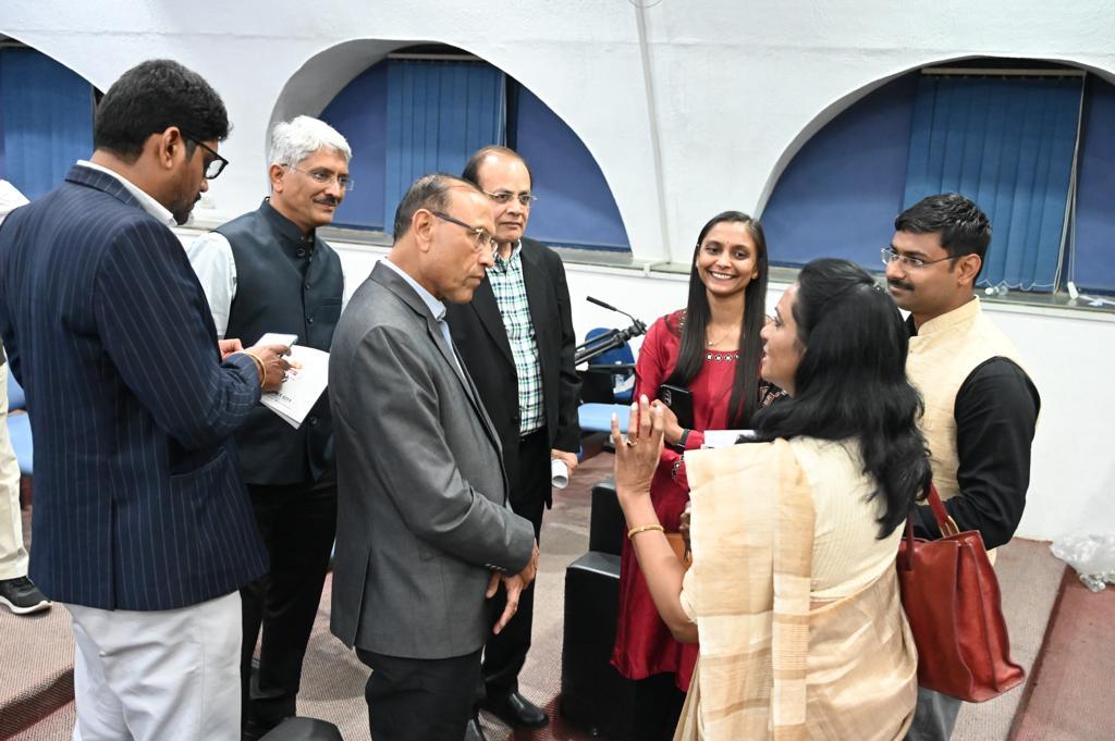 DaxaSakhiya's tweet photo. It was our pleasure and honour to host Dr. Shailaja from @csiriict in #Gujarat. The last 2 days with her were very eventful and #MeetingsWith #governmentofgujarat officials
#workingtogetherfortomorrow #technologytransefer #sustainabledevelopmentgoals
#csir https://t.co/5gHr9UVn4U