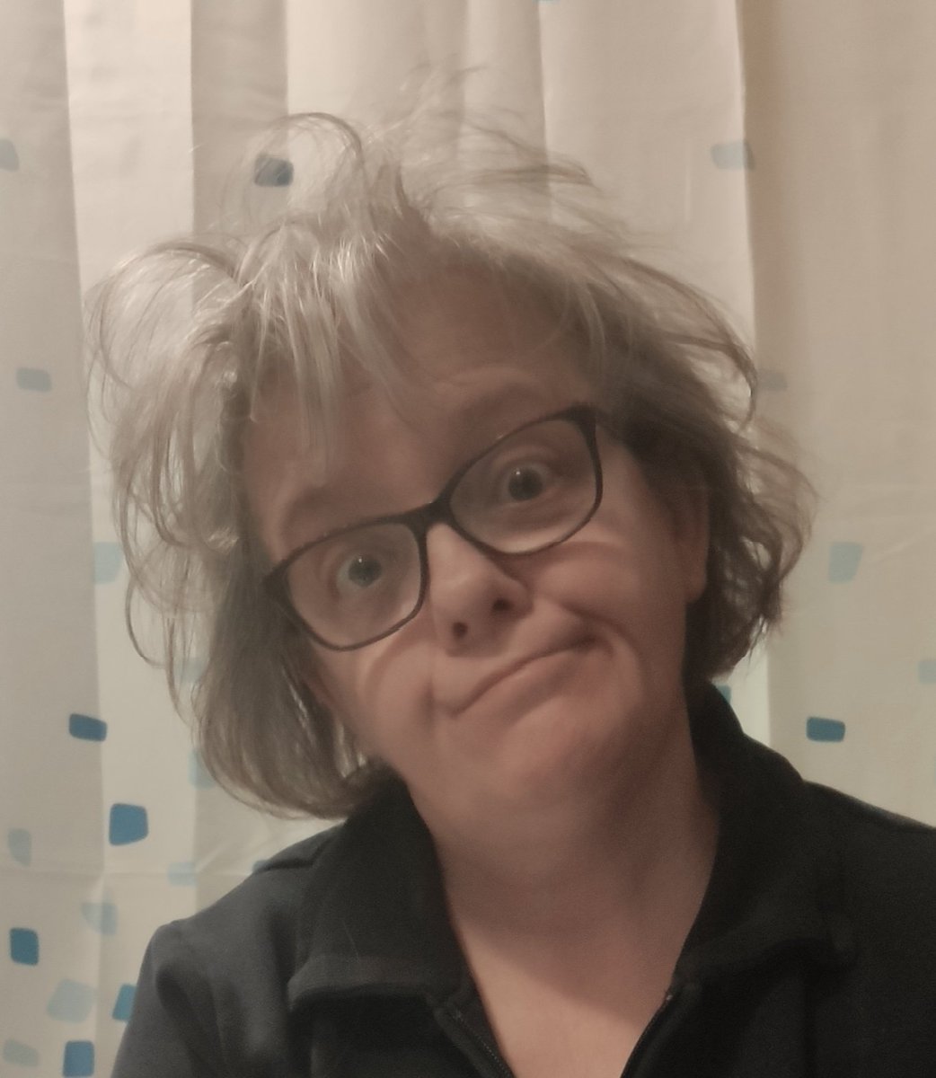 manuia66's tweet photo. Ci sono donne che la mattina si svegliano,si alzano,si truccano,ritornano a letto e poi si fanno un selfie con scritto:
"Appena svegliata, buongiorno"..
..e poi ci sono io che mi sveglio così 🤦🏼♀️
E sono 57 anni che lo faccio e ringrazio Dio di farlo😜
#Buon #Compleanno #ameeee🎶🥳 https://t.co/0ASz1ckjT5