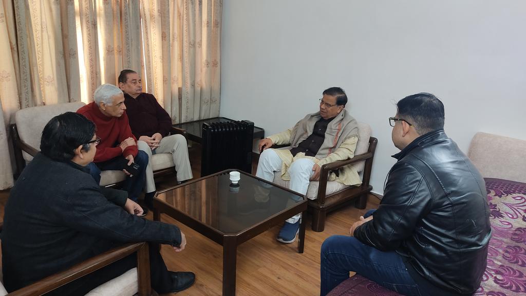 drkamalguptabjp's tweet photo. डॉ रविंद्र गुप्ता जी मामले में हुई कार्यवाही को लेकर आज डॉ. जे.पी. सिंह नलवा,डॉ.ऐ.पी. सेतिया, डॉ. संदीप कालरा, डॉ.रोहन कालरा जी आभार व्यक्त करने पहुंचे।
 मैं समस्त नागरिकों को आश्वस्त करता हूं सरकार व सम्पूर्ण प्रशासन सदैव आपकी सेवा,सुरक्षा के लिए कटिबद्ध है। https://t.co/WF6294Md8R