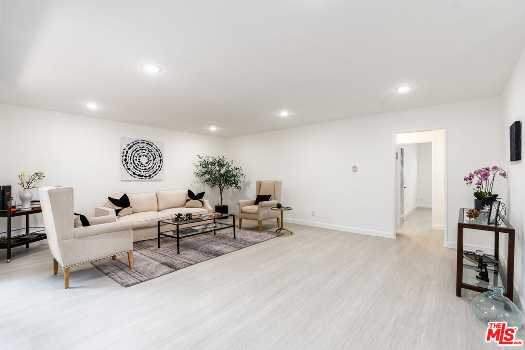 RoryPosin's tweet photo. New Listing! $849,000.00, 2BR, 2BA, 943 9th St 4, Santa Monica, CA 90403, Full Details https://t.co/rAomXk7WSh https://t.co/dtjE6YgbOq