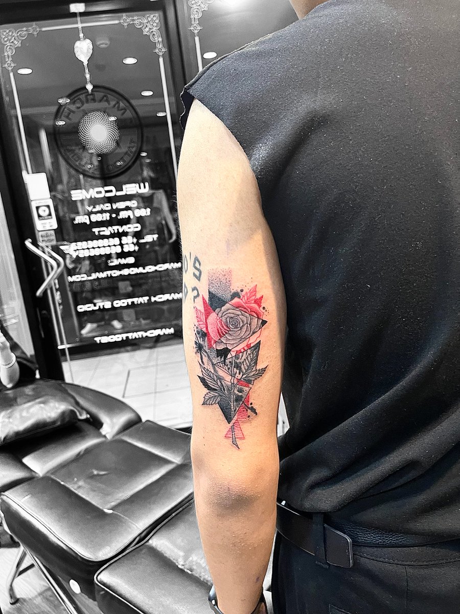 MarchtattooS's tweet photo. 🌹𝑹𝒐𝒔𝒆 𝒕𝒓𝒊𝒂𝒏𝒈𝒍𝒆 𝒕𝒂𝒕𝒕𝒐𝒐 🥀

#rosetattoo #rosetattoodesign #rose #rosetriangle #rosetriangletattoo #tattoo #tattoos #tattoodesign #tattooideas #ลายสัก #ลายสักมินิมอล #ลายสักผู้หญิง #ลายสักสวยๆ #ลายสักผู้ชาย #ร้านสักกรุงเทพ #ร้านสักข้าวสาร #ร้านสักมินิมอล https://t.co/yW7Rs7wjA4