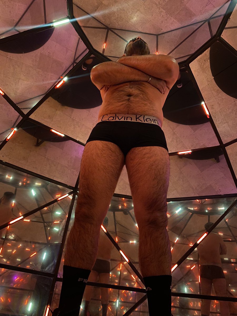Sextopiso_mx's tweet photo. DOMINGO en SeXtO Piso 😈🖤
🏃‍♂️ Vena curarte la cruda con nosotros, pregunta por nuestras promos en bebidas.
⏰ Desde las 12 del día y hasta las 10pm
🎟️ 100 pesos llegando antes de las 5pm y 150 después
🩲 Acceso en Ropa Interior 

#SoloHombres #Cruising #CDMX 

📸 @CacosPc https://t.co/6NAwdBpfKa