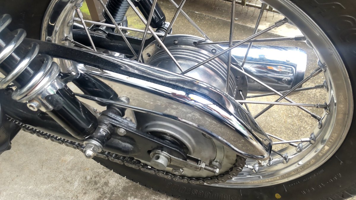 SR400__2H6's tweet photo. やっとステンレススポークが納品され、初期型のリムに組み込みました。きっと誰も気が付かないでしょうね😃
自己満足😁 https://t.co/UFZYKiNC1O