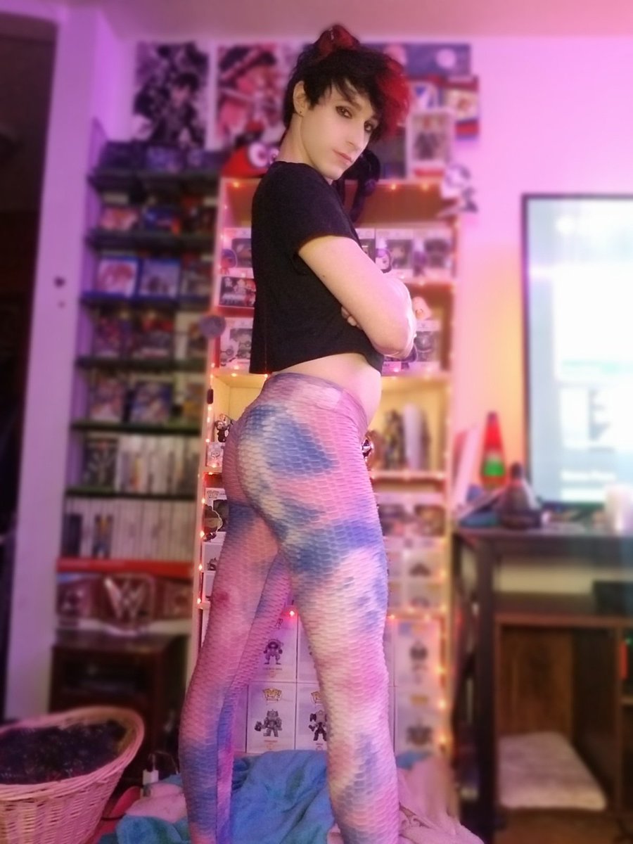 ArcDrifter's tweet image. Meow? It&apos;s me, your fav cat-boy. 

#Femboy #Catgirl #EmoVibes #DyedHair