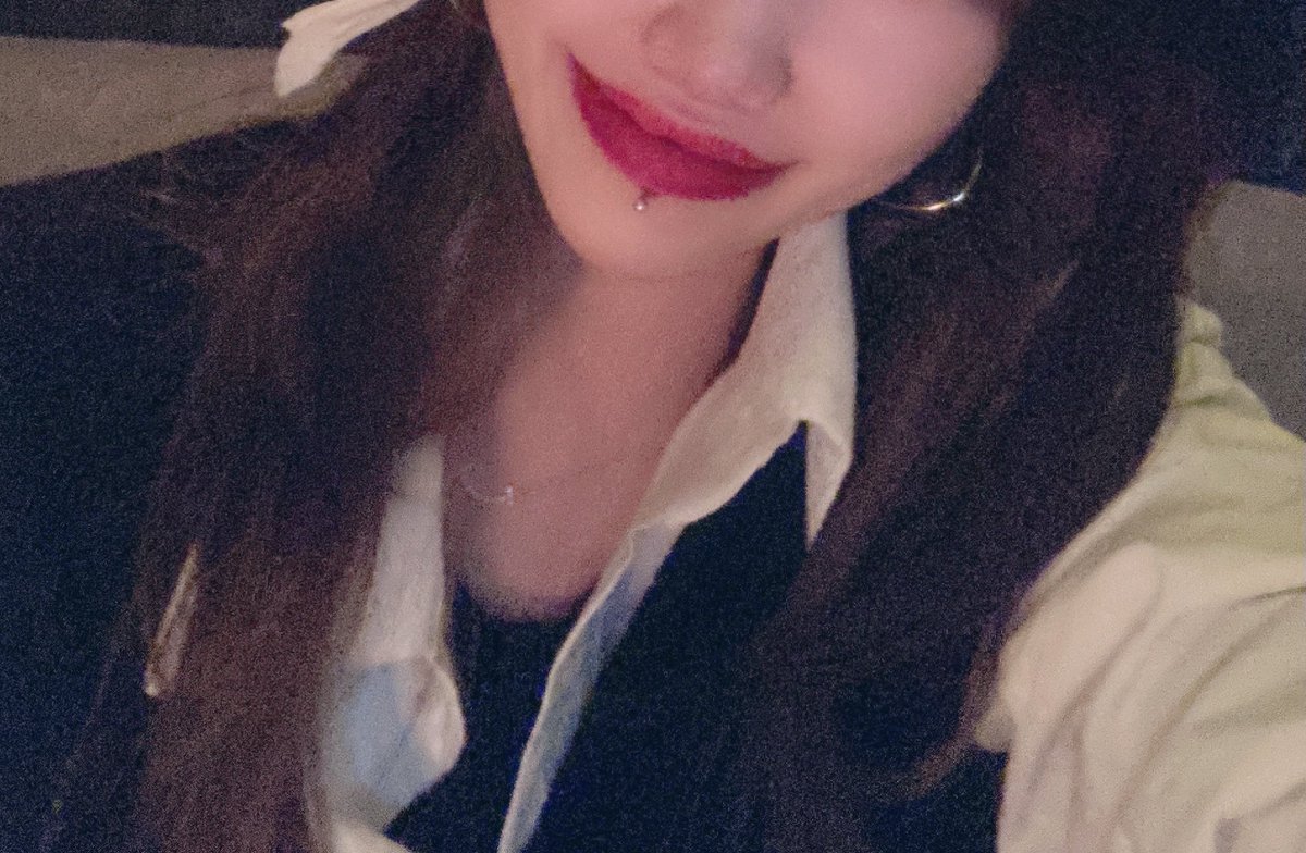 입술피어싱 뺐어요...
.
#입술 #피어싱 #타투 #돔 #섹투 #트린이