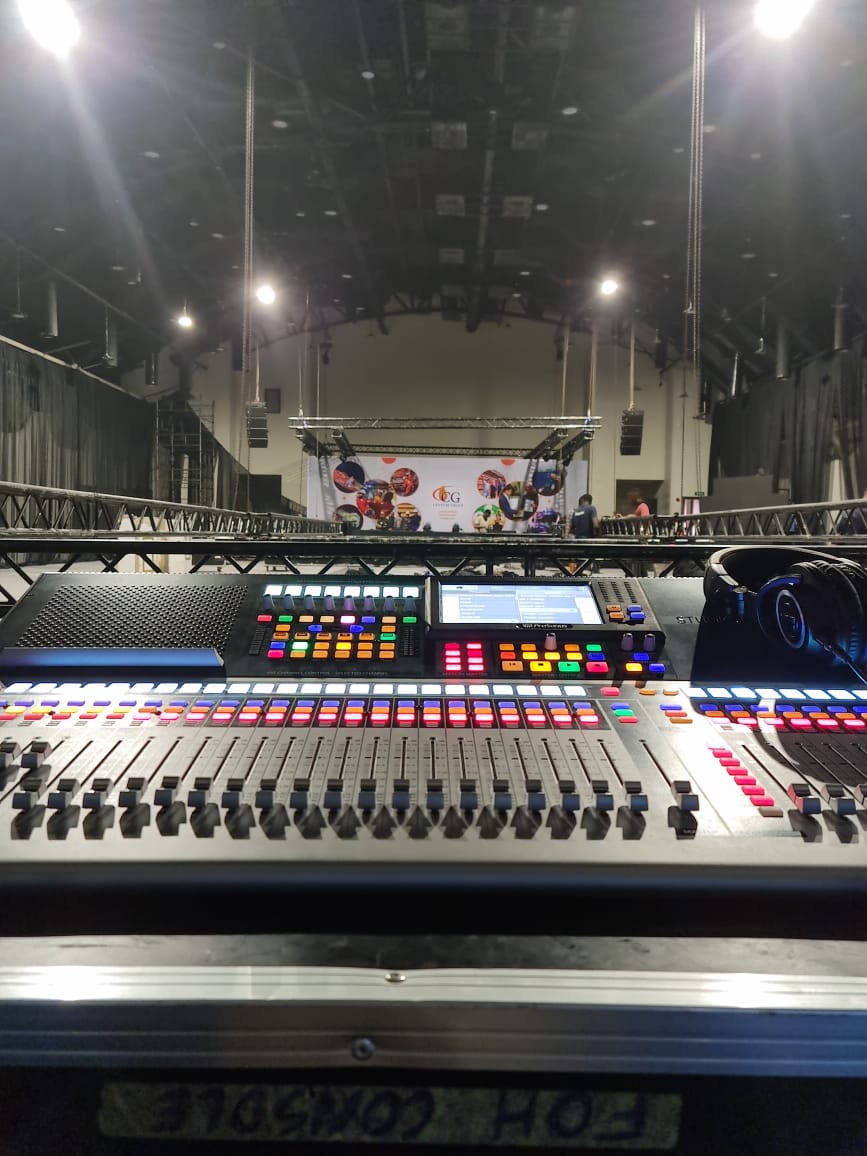 phemstac_audio's tweet photo. Our lead Engineer active on the console💯 at the @CenturyGroupNG Thanksgiving Service.

@SunmisolaAgbebi
@TFHINC
@CenturyGroupNG
DJ: @djcenteliba
@ZestEntertainment

#PhemstacAudio #SoundEngineer #PapaAjasco #Forbes #ManU #Vector #MissUniverse2022 #Teni #Rashford #Klopp https://t.co/6gz7NFSdf5