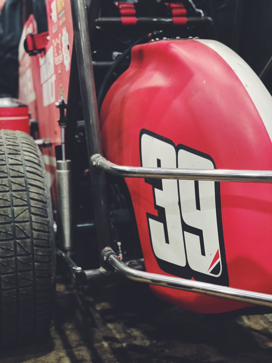 dirt_crowd's tweet photo. #DIRTCROWD WINNING!!
Congratulations @Logan_Seavey @SwindellSpdLab
If you were impressed by that performance you can support Logan HERE ➡️ https://t.co/qJgD1kzNuJ
#SupportYourDriver https://t.co/zAuVeaRELl